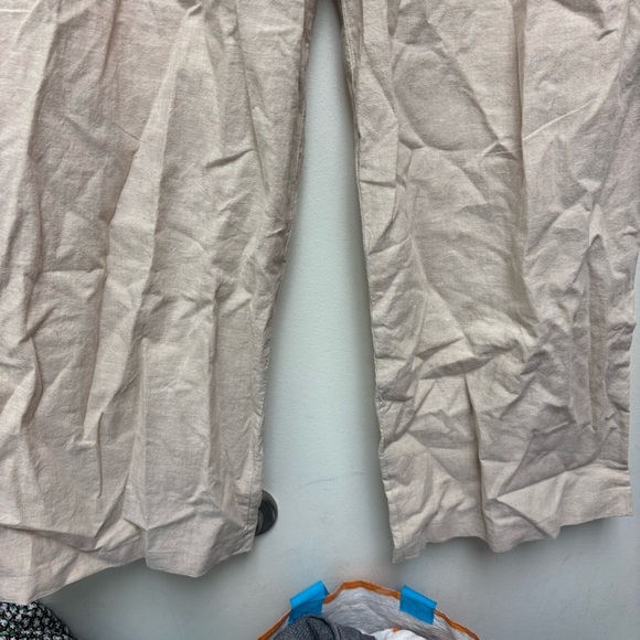 Uniqlo Belted Wide Leg Pants - Picture 6 of 9